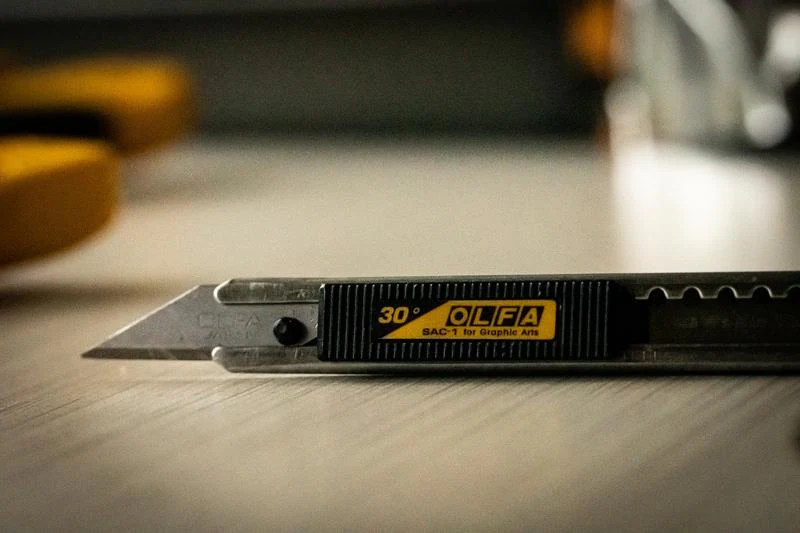 OLFA 9mm Stainless-Steel Graphics Knife with 30-Degree Precision Blade | SAC-1